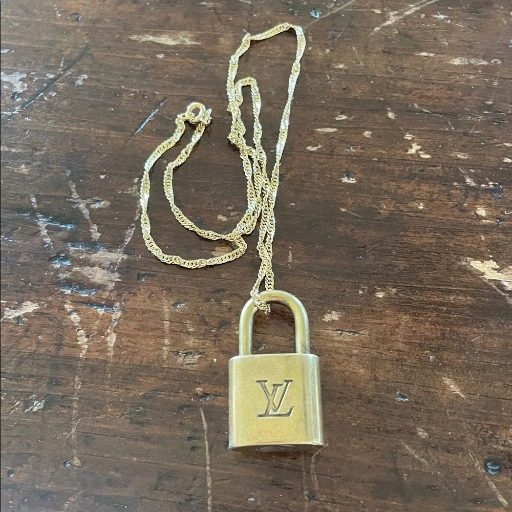 Gorgeous Authentic Louis Vuitton Padlock With Chain - Picture 1 of 6